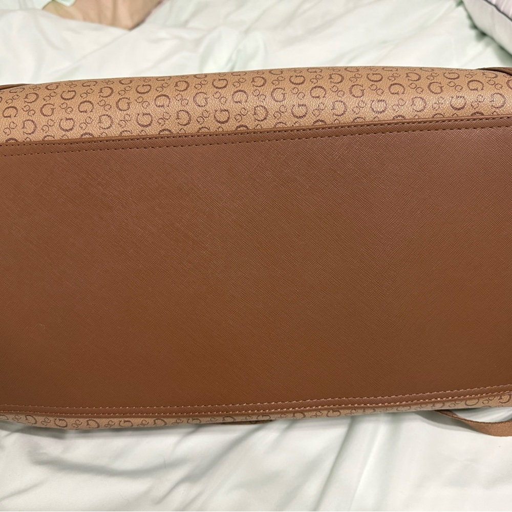 Guess Large Weekender Travel Duffel Bag - Picture 3 of 8